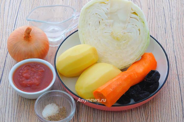 Тушеная капуста с картошкой на сковороде - ингредиенты