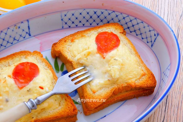 Яйцо в хлебе запекать в духовке 15 минут