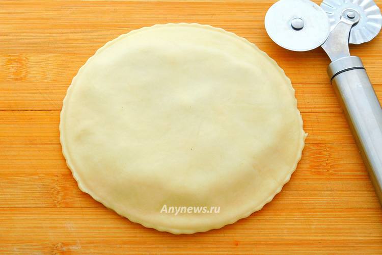 Сформировать лепешку с мясной начинкой