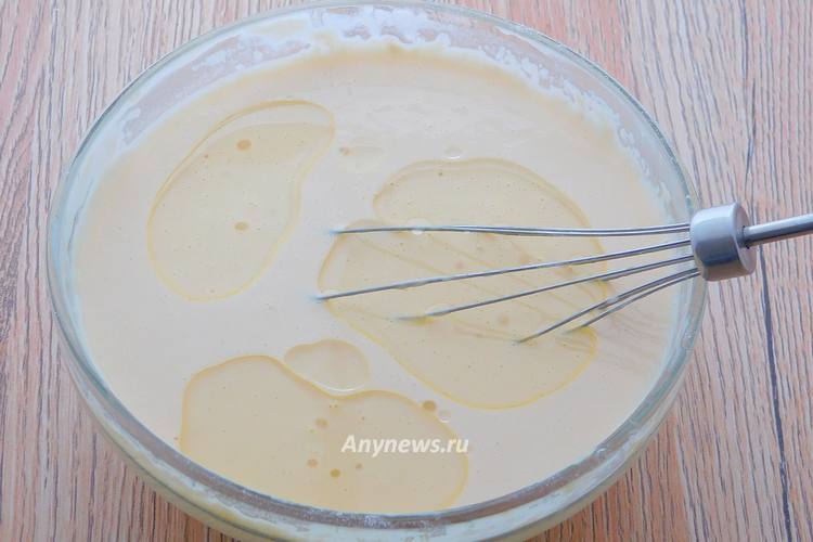 Ввести в тесто на блины растительное масло