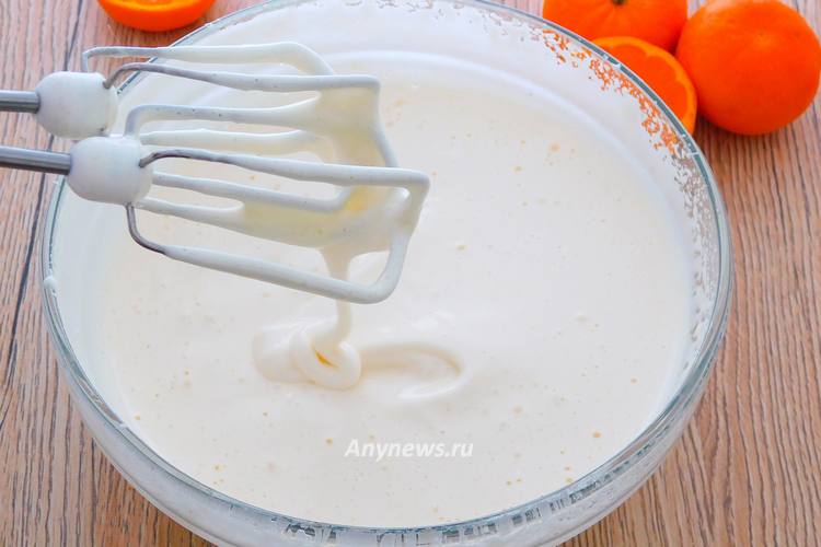 Взбить миксером до пышной пены