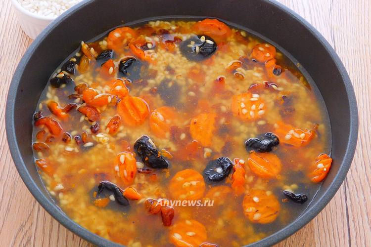 Довести содержимое сковороды до кипения