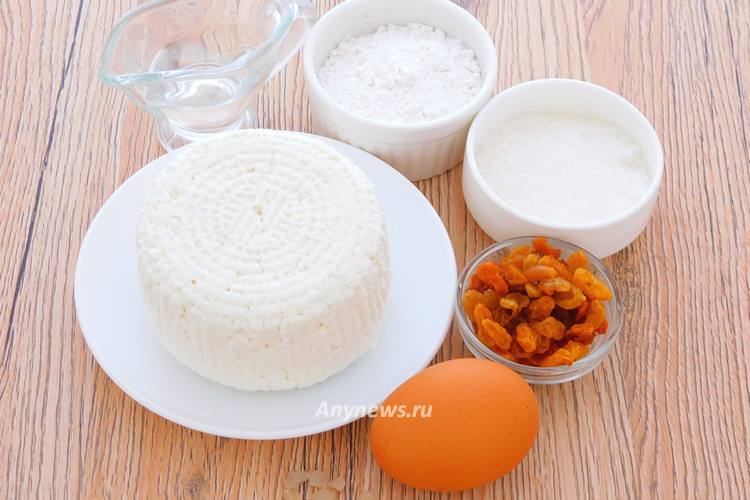 Сырники из творога с изюмом - продукты