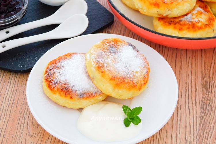 Сырники из творога с изюмом - рецепт