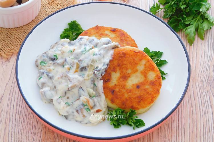 Картофельные котлеты с грибной подливкой - рецепт