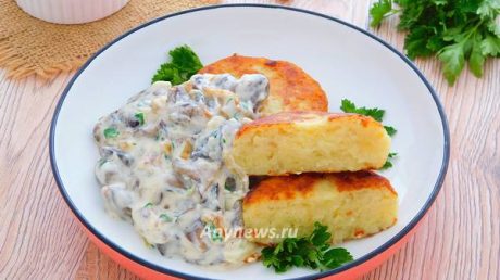 Картофельные котлеты с грибной подливкой