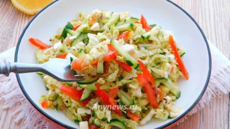 Салат из пекинской капусты, огурца и помидора