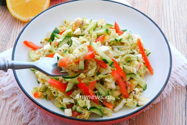 Салат из пекинской капусты, огурца и помидора