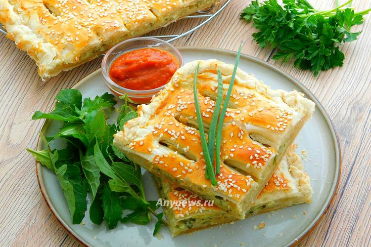 Пирог из слоеного теста с картошкой - рецепт